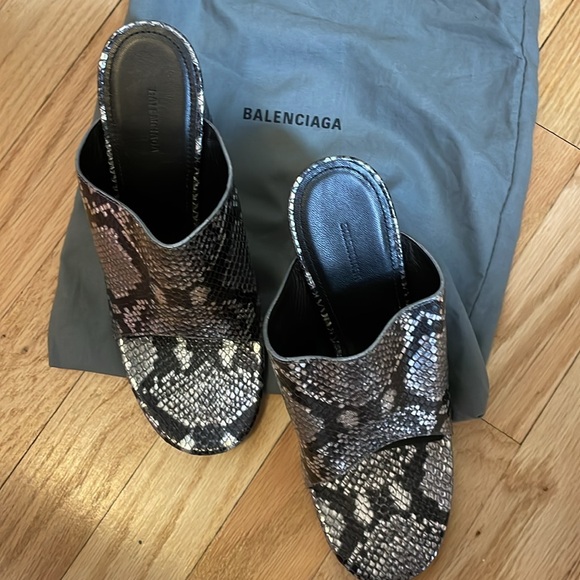 Balenciaga snakeskin mules size 37 never worn - Picture 2 of 6